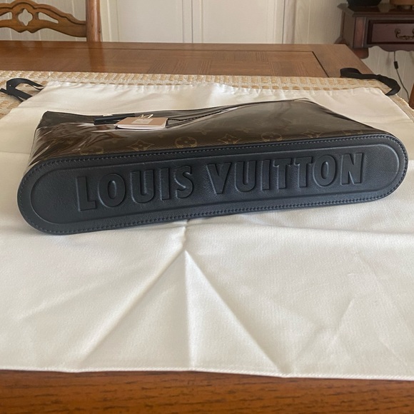 LV Pochette Cosmos LIMITED EDITION Monogram Glaze Eclipse Canvas - Picture 10 of 11